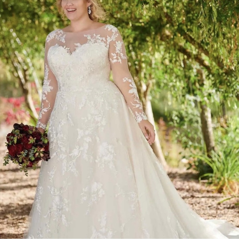 Essense of Australia Wedding Gown D2690